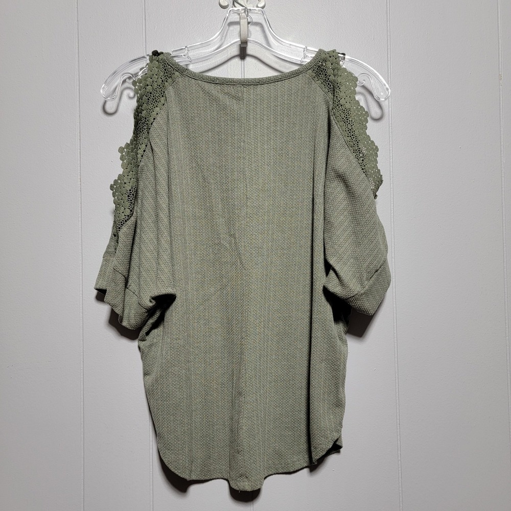 Absolutely Famous Olive Green Cold Shoulder Lace Detail Knit Top Women's Small - Picture 8 of 8